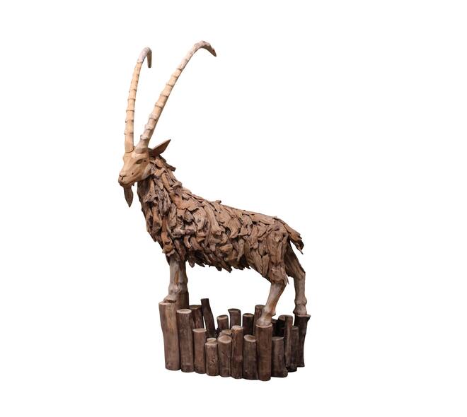 Bergziege aus verwittertem Holz – 130 x 60 x 240 cm