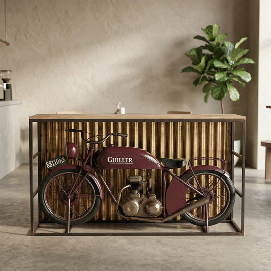 “Vintage scooterbar in modern interieur met warme neutrale tinten en minimalistische styling”
